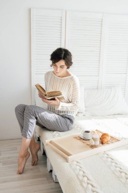 Menjalani Hari dengan Rasa Cukup dan Tidak Terbebani